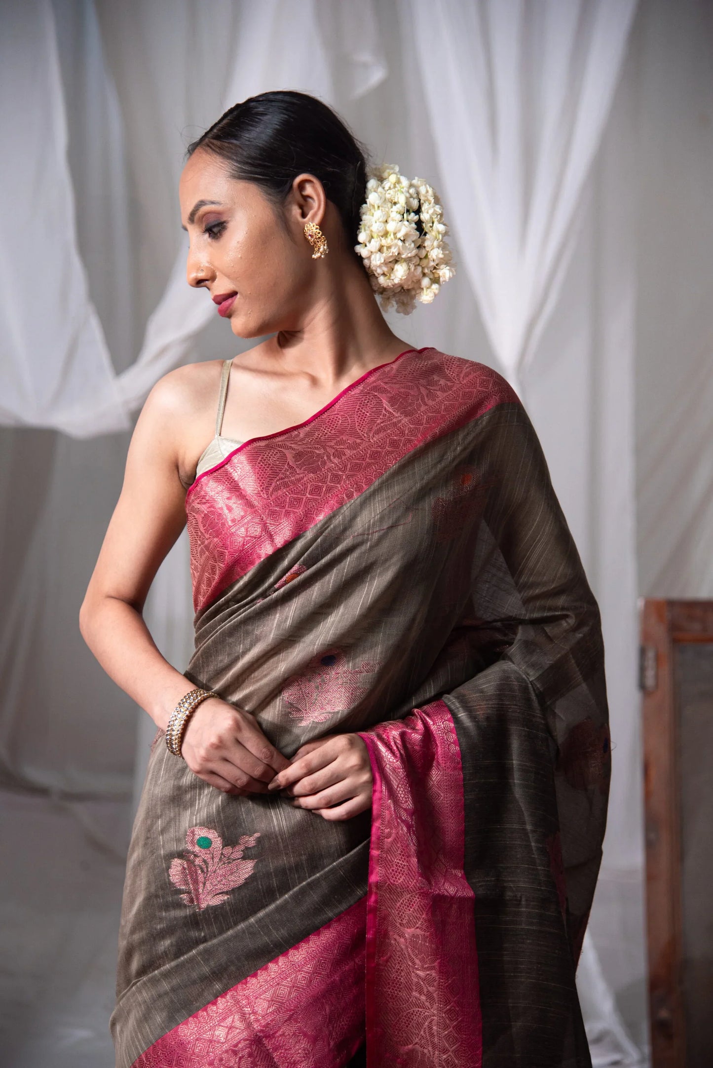 Danyah Banaras Cotton Salab With Red Border Pre Draped Saree