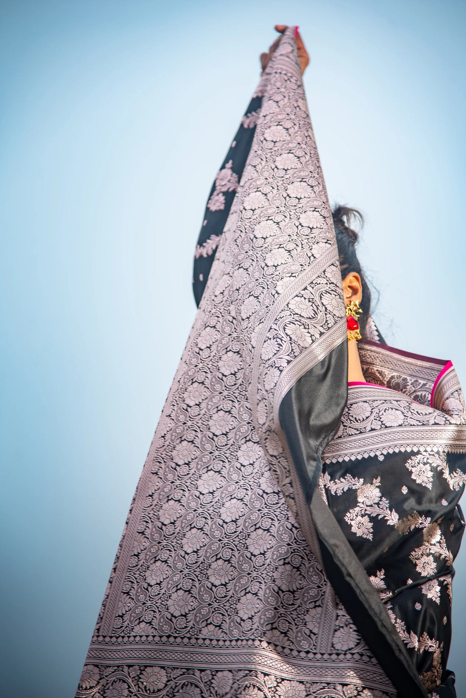 Danyah Banaras Fine Mashru Silk Tilfi Predraped Saree — image 4
