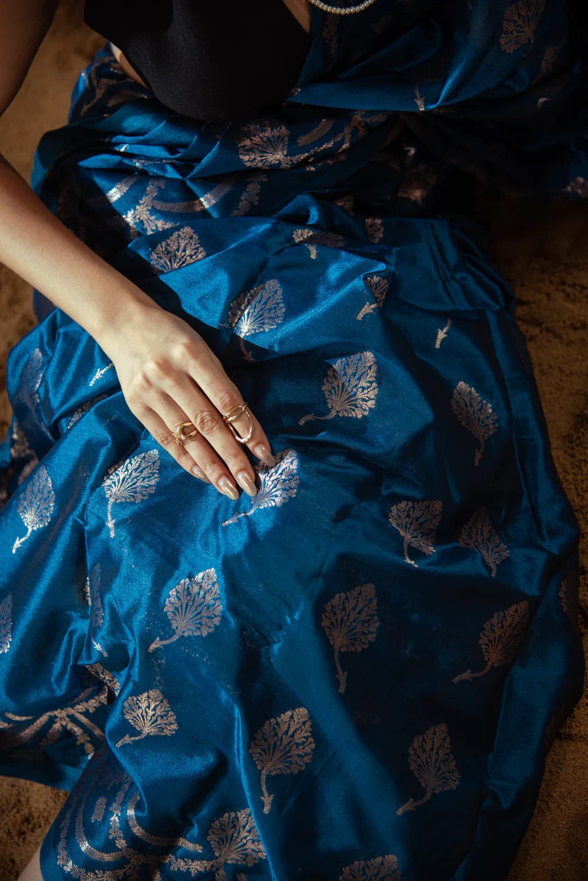 Danyah Banaras Semi Katan Silk Predraped Saree — image 3